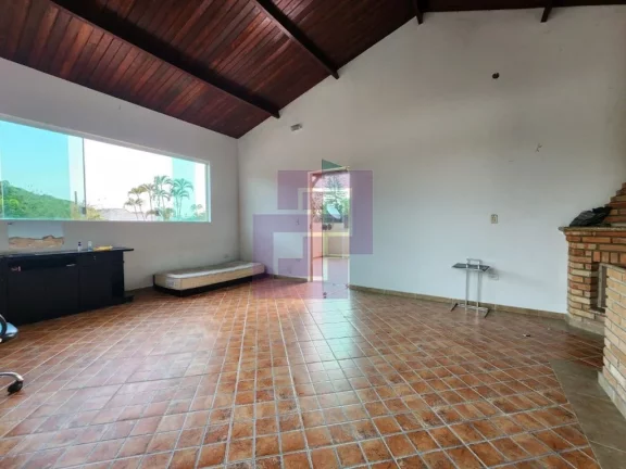 Imagem Excelente Casa à Venda em Guaiúba, Guarujá - 3 Dormitórios, Suíte e 4 Vagas de Garagem