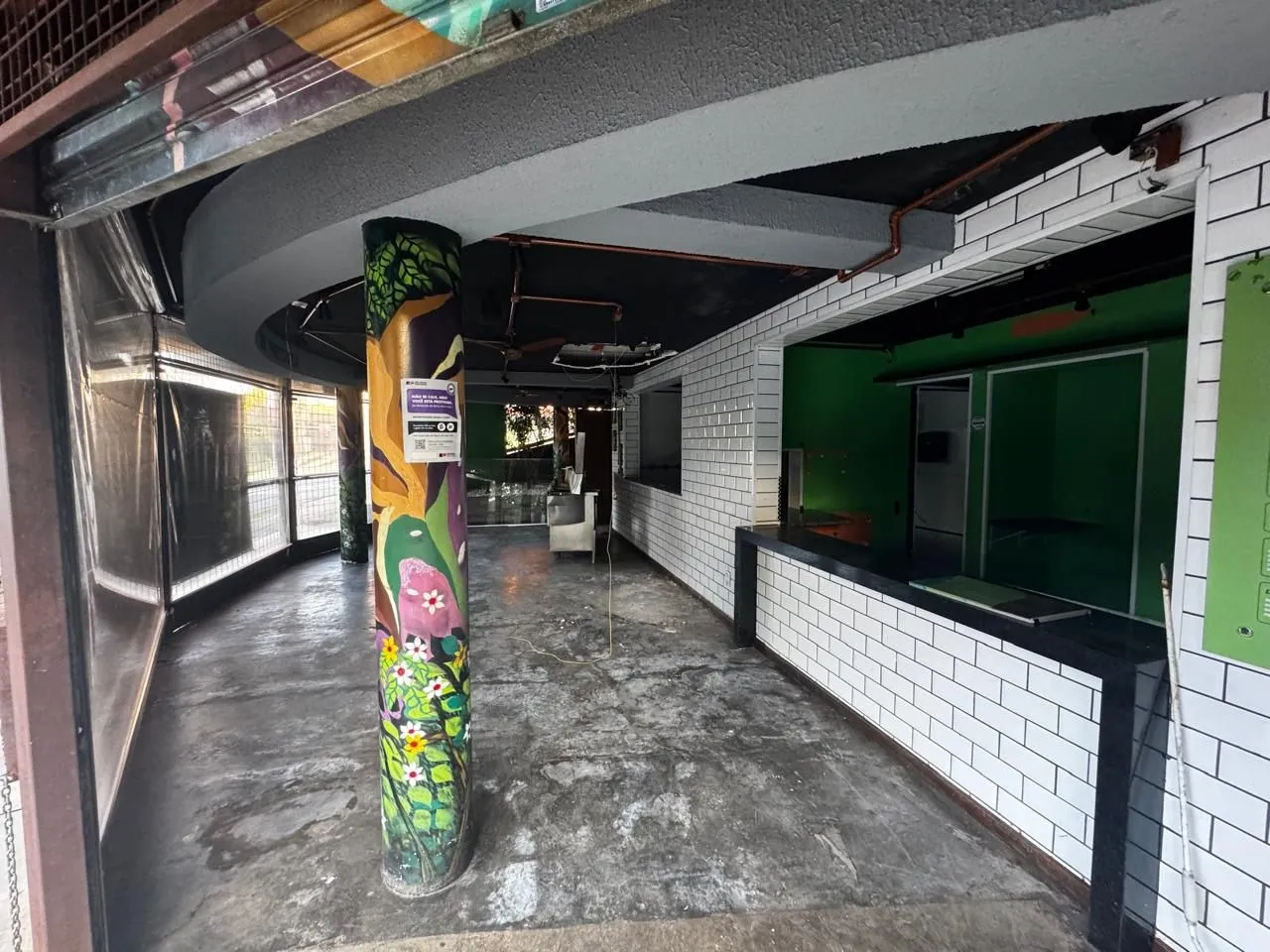 Imagem IMÓVEL COMERCIAL LOCALIZAÇÃO FANTÁSTICA NA PISTA DE CAMINHADA DO CAMPOLIM ESQUINA COM EXCELENTE FLUXO E VISIBILIDADE IMÓVEL ONDE ERA A HAMBURGUERI