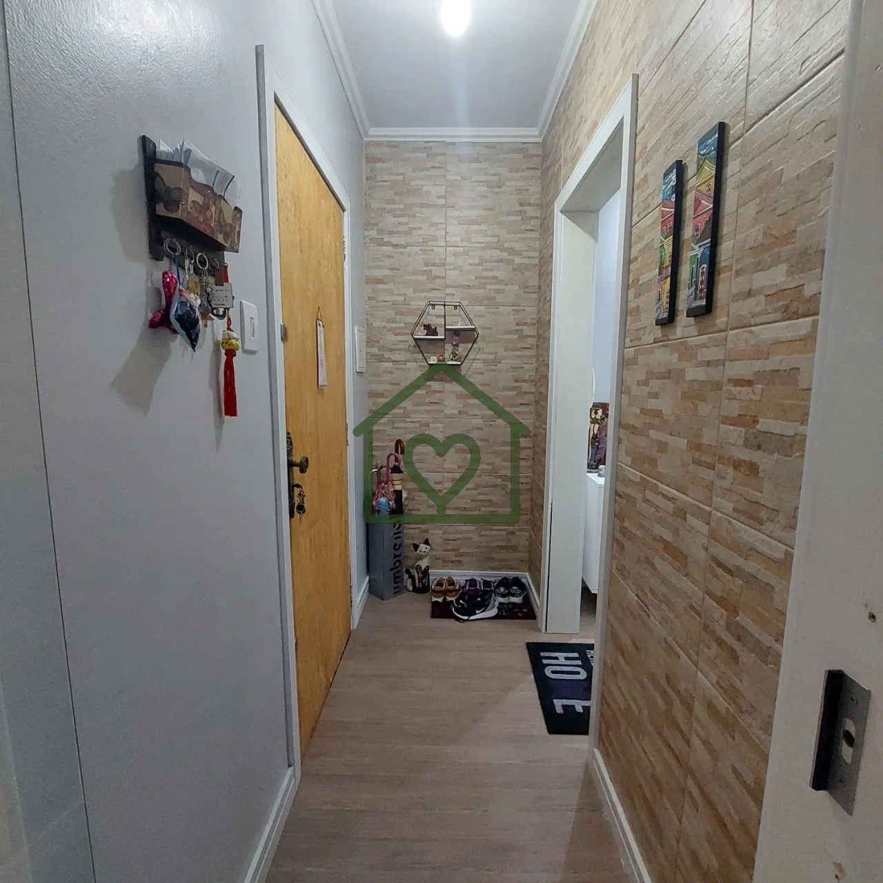 Imagem Excelente oportunidade para quem busca um apartamento no bairro Santana, em Porto Alegre.

O imóvel...