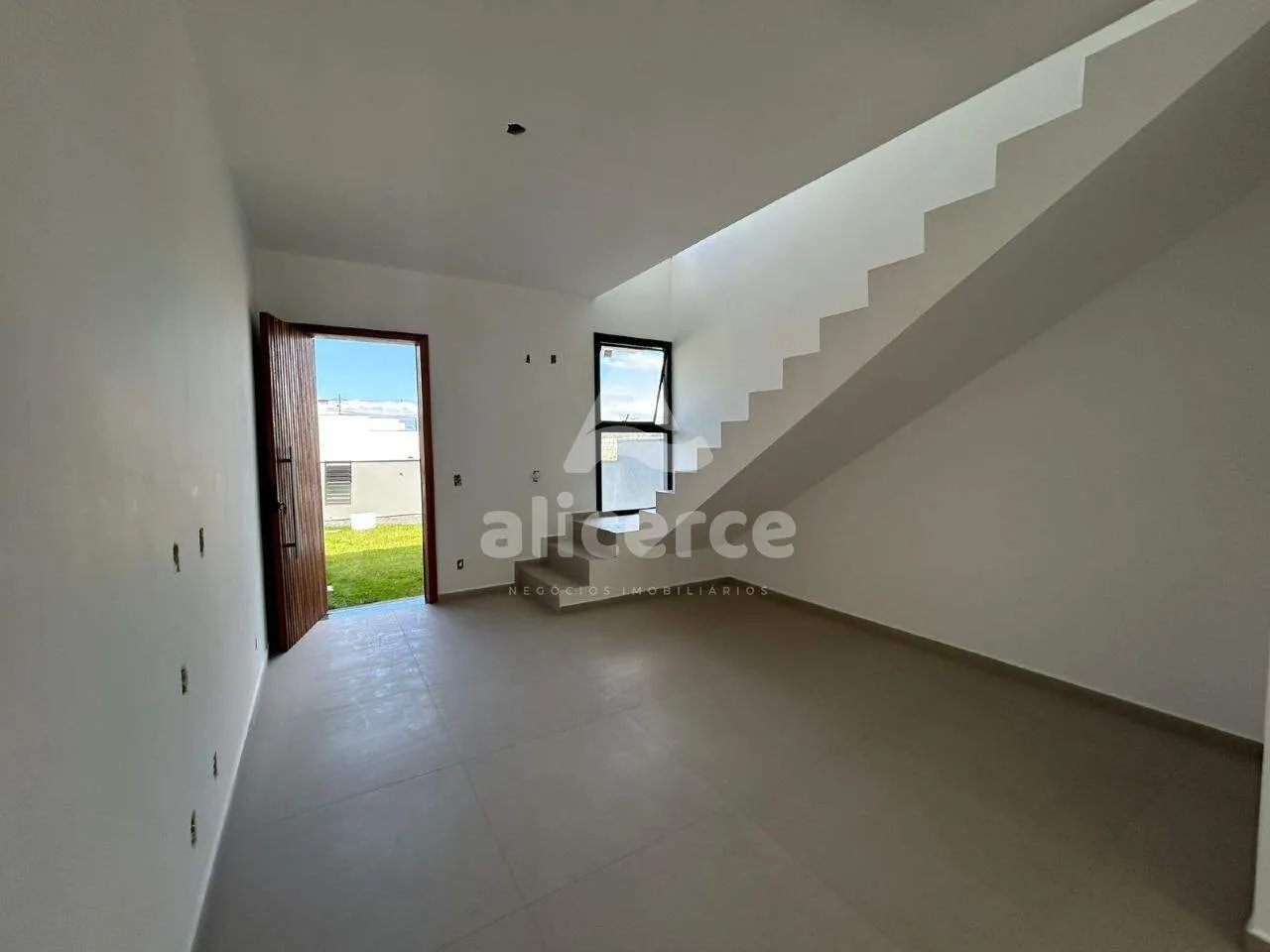 Imagem Sobrado à venda com 2 quartos 2 suítes, 87m² em Forquilhas São José