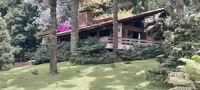 Imagem BELÍSSIMA CASA EM GRAMADO - JUNTO AO LAGO NEGRO