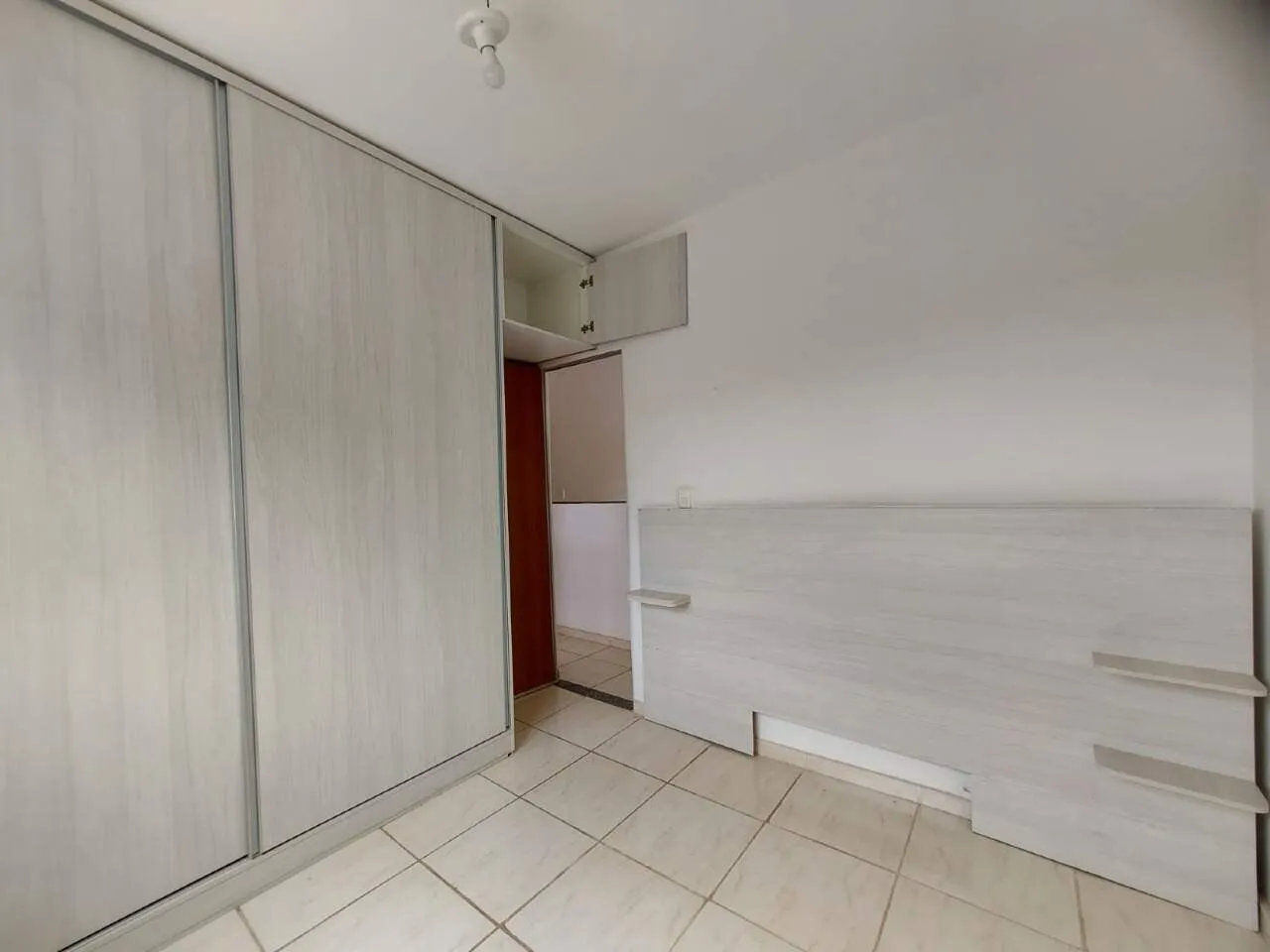 Imagem CASA AMPLA+3 VAGAS+2BANHEIROS+ARMARIO EMBUTIDO NO QUARTO