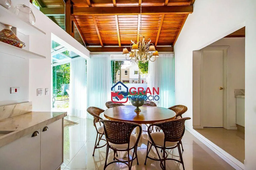 Imagem Casa em condomínio à venda, 4 suítes e 7 vagas