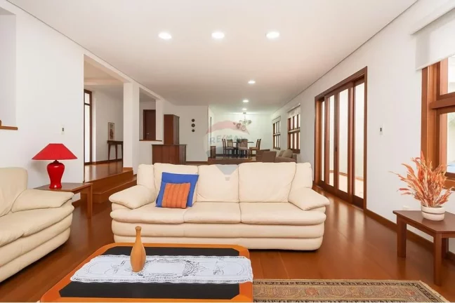 Imagem Casa com 4 suítes e 426 m² construídos, com piscina no melhor da Vila Ida