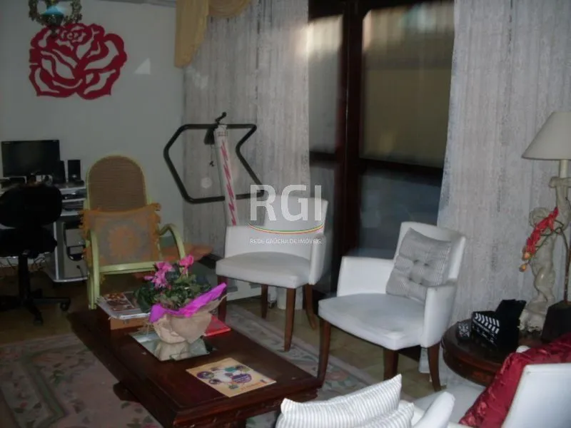Imagem Casa para Venda - 200m², 4 dormitórios, sendo 1 suites, 4 vagas - Jardim Lindóia