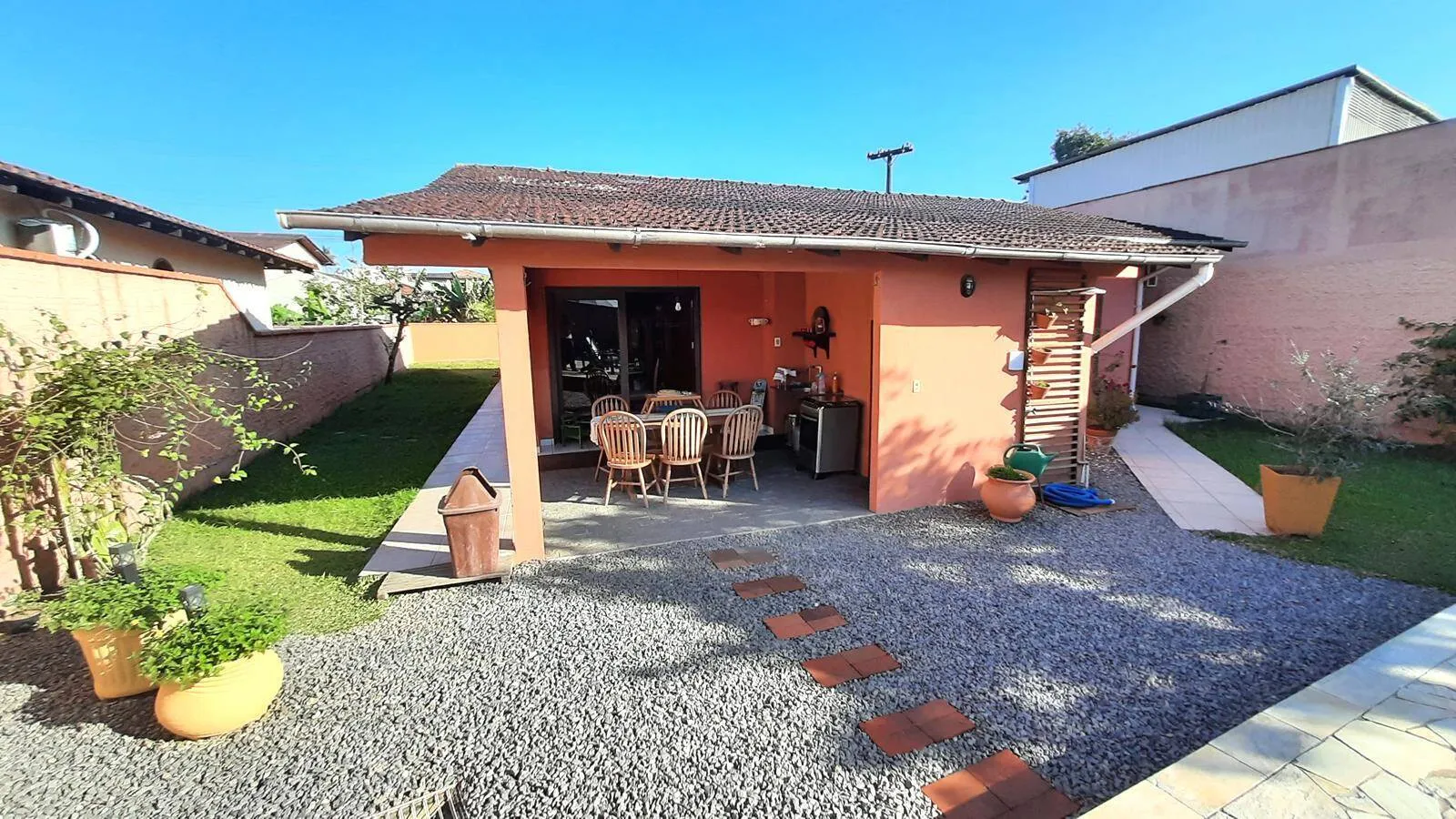Imagem Casa Semi Averbada no Bairro Floresta com piscina