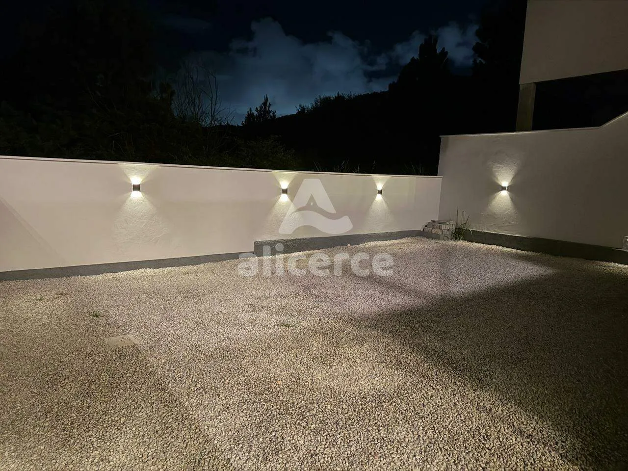 Imagem Casa nova de alto padrão - 3 Dormitórios I 1 suíte I Vaga de garagem - Loteamento Alta Vista, Potecas - São José/SC