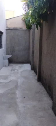 Imagem Barracão com 230m² com escritório, 2 banheiros e mezanino, vagas para recuo.Perto da Santa Casa, ...