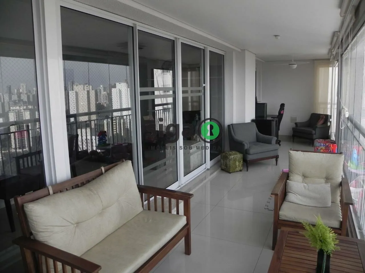 Imagem Apartamento de 177 metros 4 dormitórios, sendo 3 suítes 3 vagas a venda no condomínio Paulistano