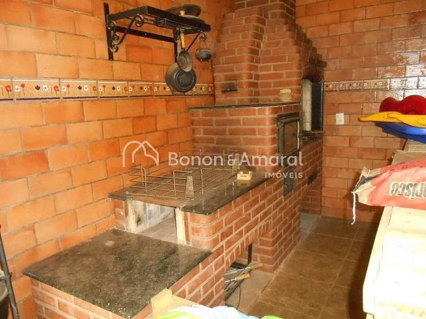 Imagem Casa com 230 m² e 5 quartos