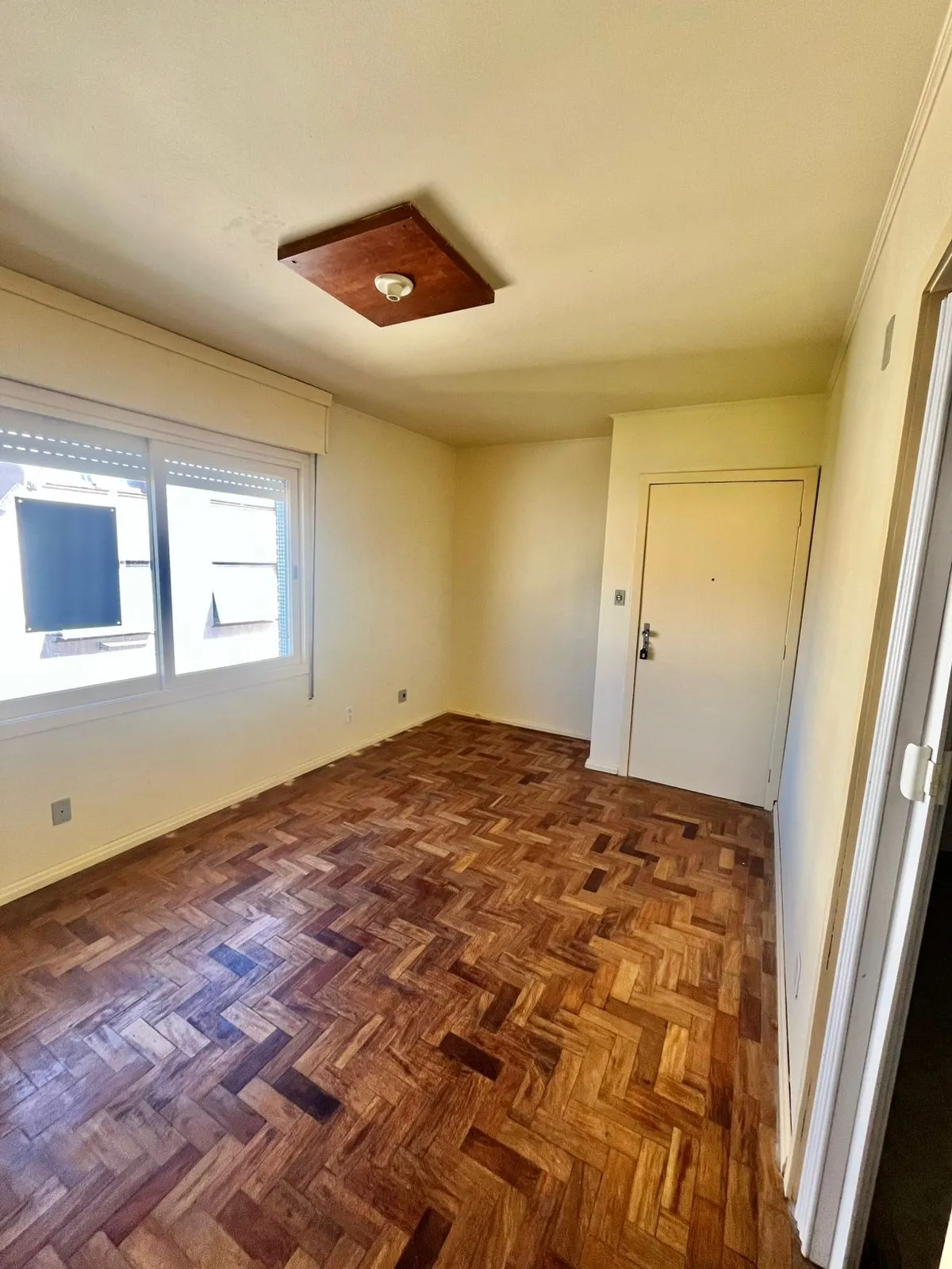 Imagem 02 dorm, 73 m², sol da tarde, com vaga, dep e banho aux, no Passo da Areia