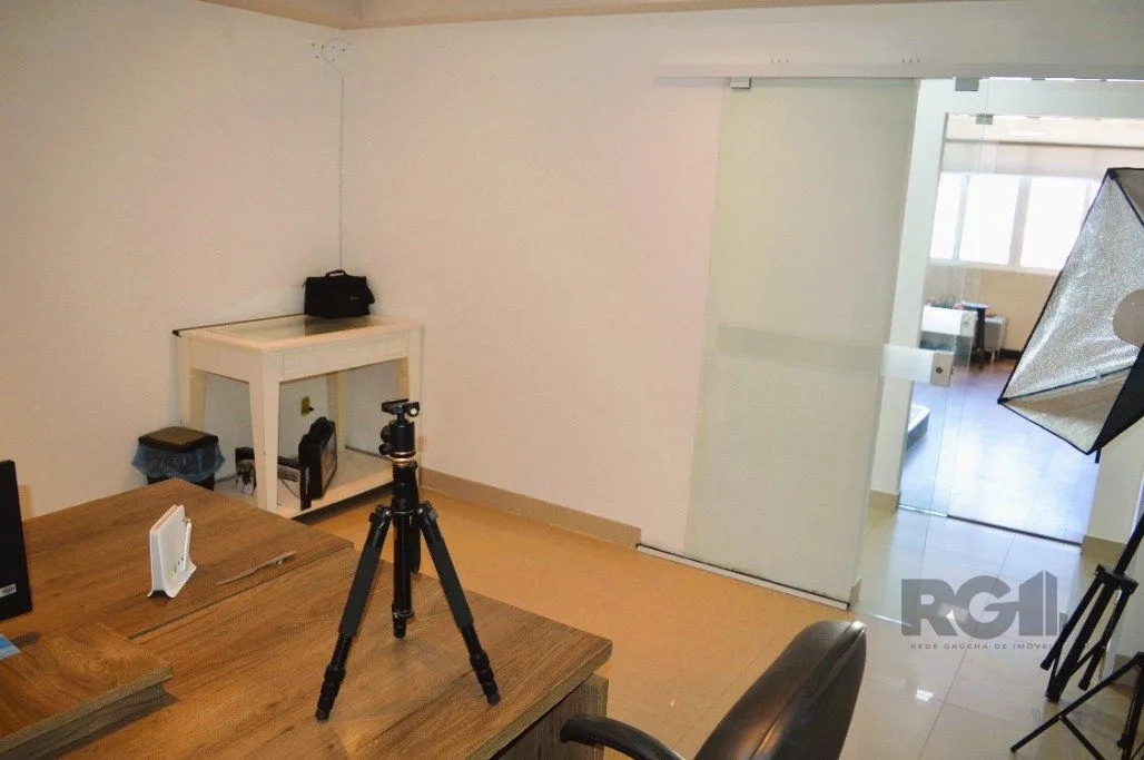 Imagem ANDAR INTEIRO NA GALERIA MALCOM 22º - SALA COMERCIAL LINDA E REFORMADA