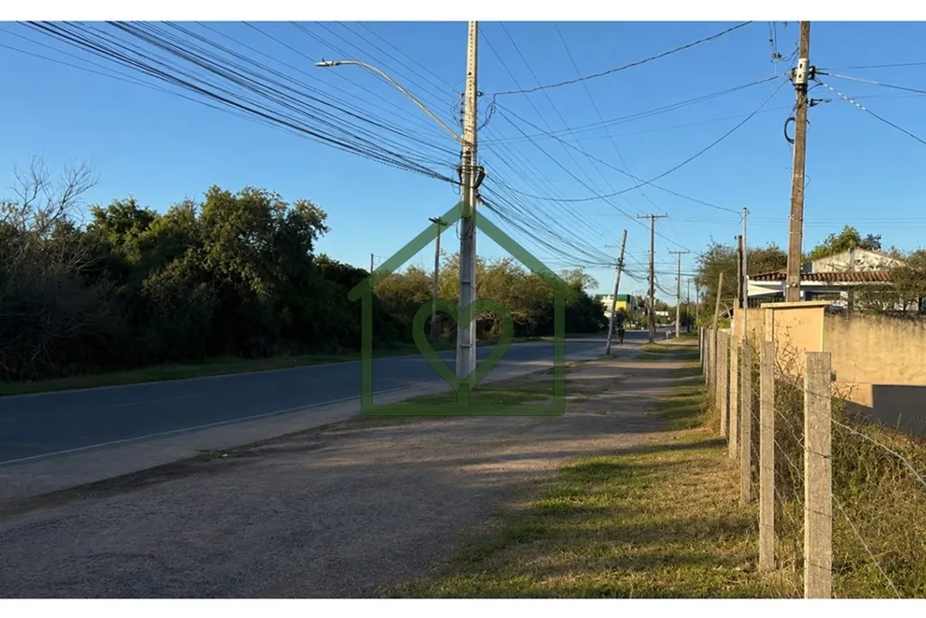 Imagem Atenção para este terreno de 10 x 150m, localizado na Avenida Principal da Ponta Grossa, em uma re...