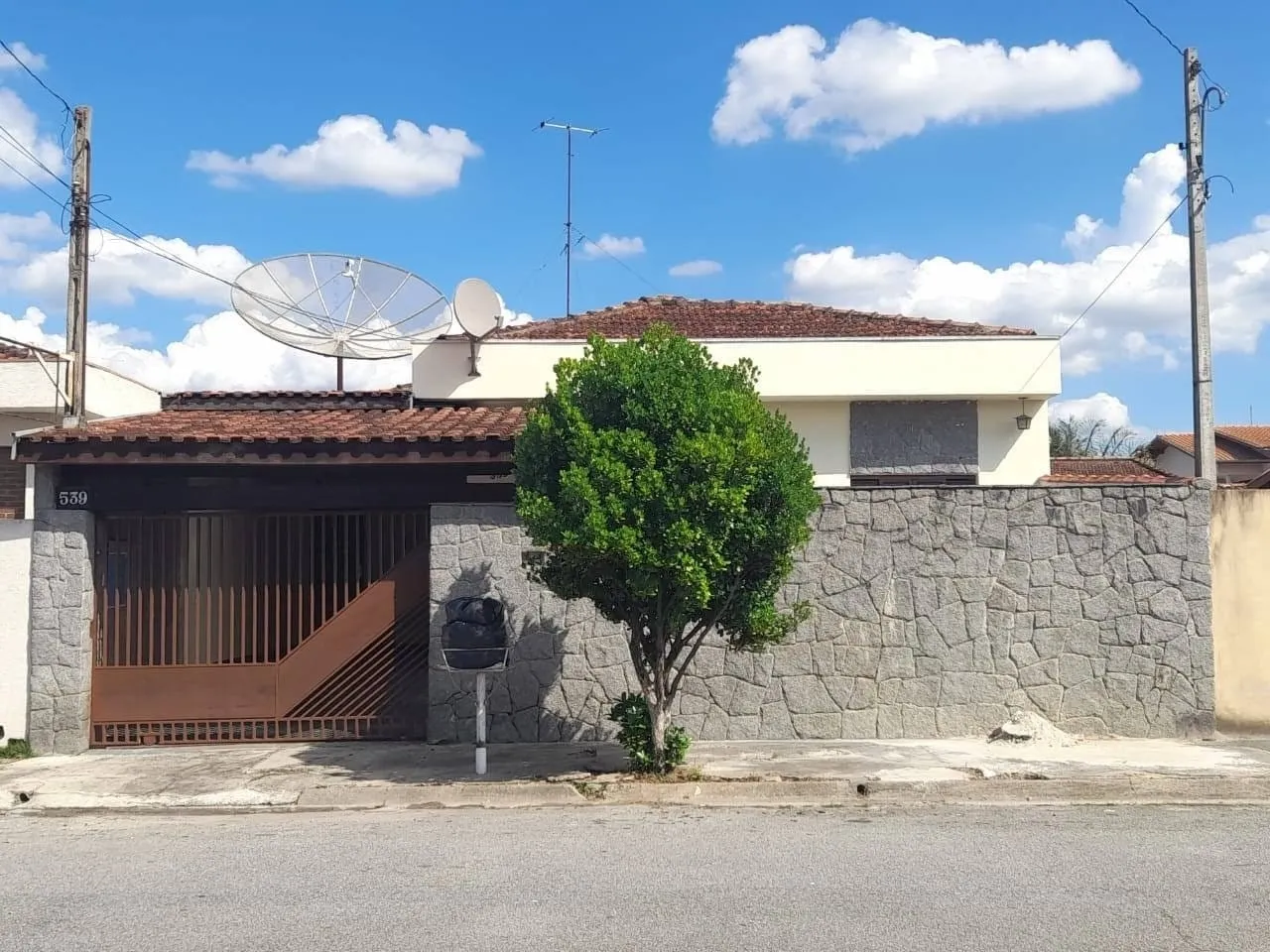 Imagem Casa à venda 3 Quartos, 1 Suite, 3 Vagas, 279M², Vila Rica, Pindamonhangaba - SP