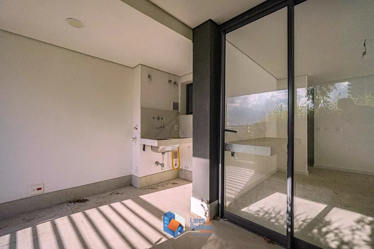 Imagem Duplex para venda em Jardim Fonte do Morumbi com 4 quartos, sendo 4 suítes, 325m²