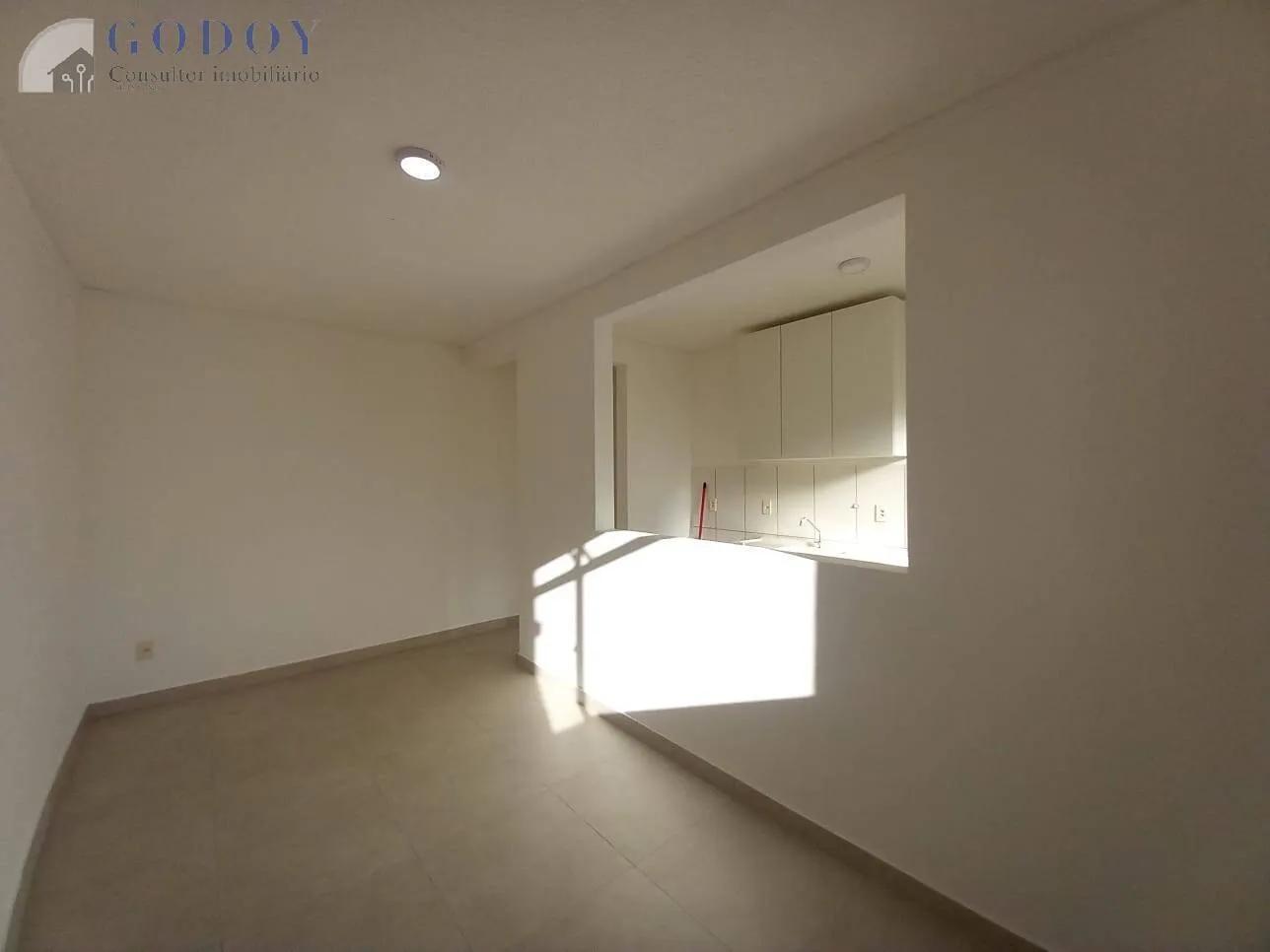 Imagem Amplo Apartamento ótima localização com Piso Porcelanato