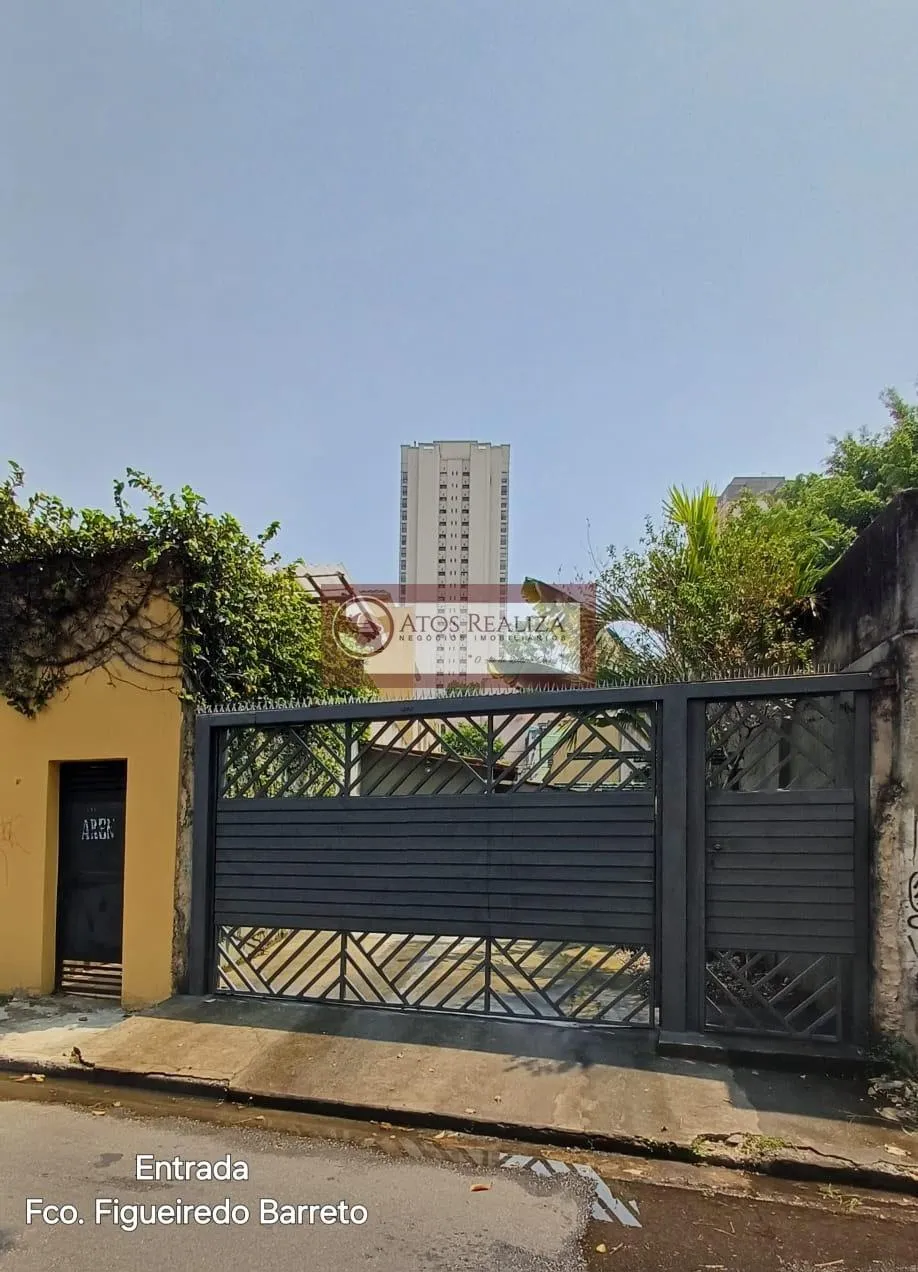 Imagem Vendo Excelente oportunidade na Lapa. Casa de 2 Dormitórios sendo uma suíte, sala em 2 ambíentes, 2 vagas de garagem, áreatotal 171m2, frente para 2 ruas, Jardim com algo natural, quintal com Árvores frutíferas produzindo, aproveite essa oportunidade, Val