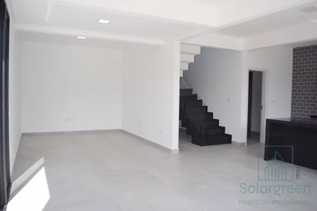 Imagem Sobrado à Venda em Condomínio - 181m² de Área Construída