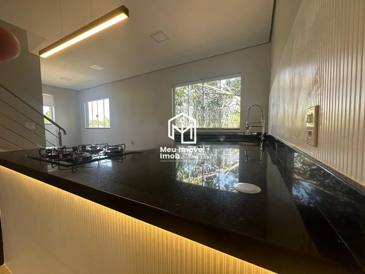 Imagem Casa Condomínio 4 quartos 3 suítes 4 Vagas 300M² Arniqueiras