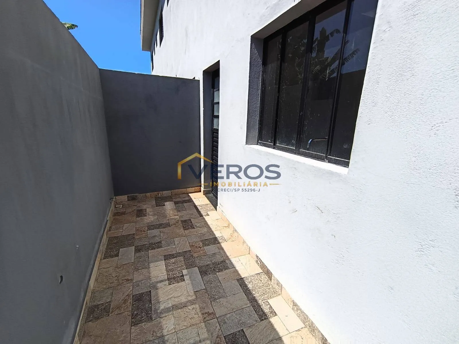 Imagem Casa Nova a venda com quintal perto da praia Massaguaçu em Caraguatatuba