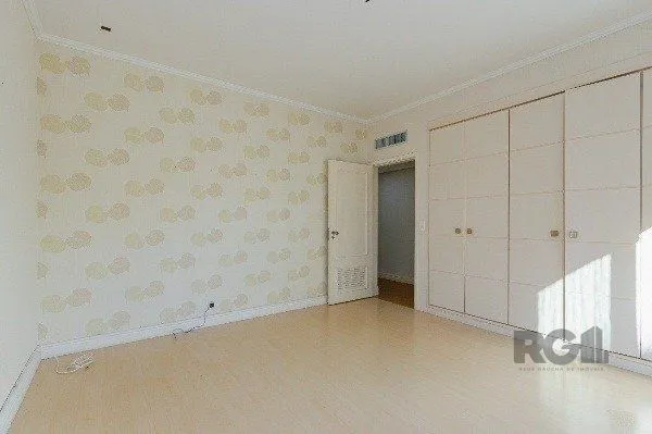 Imagem Vende-se luxuoso apartamento 3 quartos c/ suíte, dependência de empregada, gabinete, 2 vagas cobertas - 283m² - Moinhos de Vento