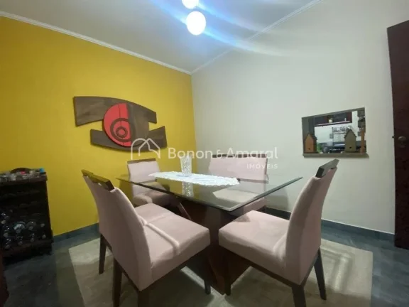 Imagem Casa com estilo suíço muito harmônica! No térreo iniciamos por uma sala de estar/TV toda avarand...