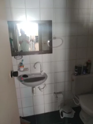 Imagem De frente para o mar da Praia do Morro 3 quartos sendo uma suíte +DCE duas vagas de garagem. Prédio com área de lazer