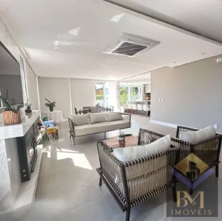 Imagem Belíssima casa de altíssimo padrão, combinando luxo, conforto sofisticação.
