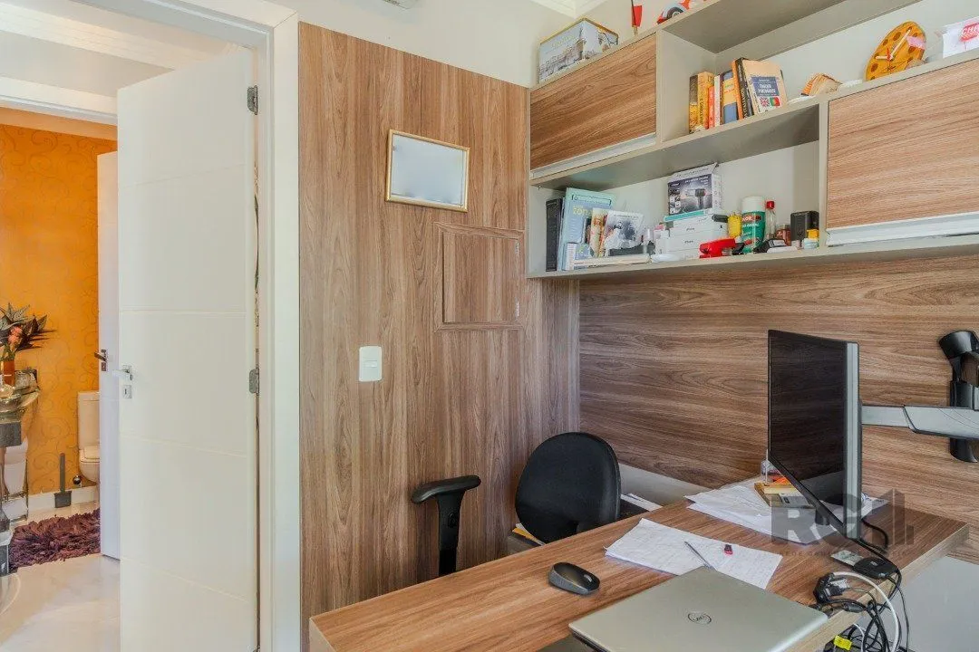 Imagem Casa de Condomínio com Arquitetura Exclusiva e Ambientes Sofisticados