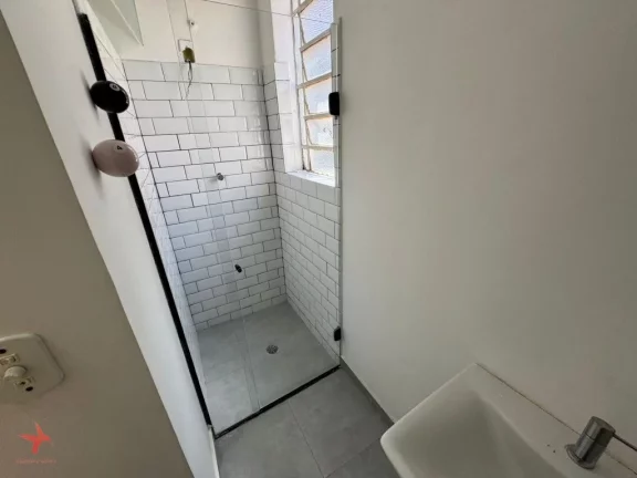 Imagem Casa comercial para locação em São Paulo-SP, bairro Pinheiros: 2 quartos, 2 salas, 2 banheiros, 1 vaga, 110m. Confira!