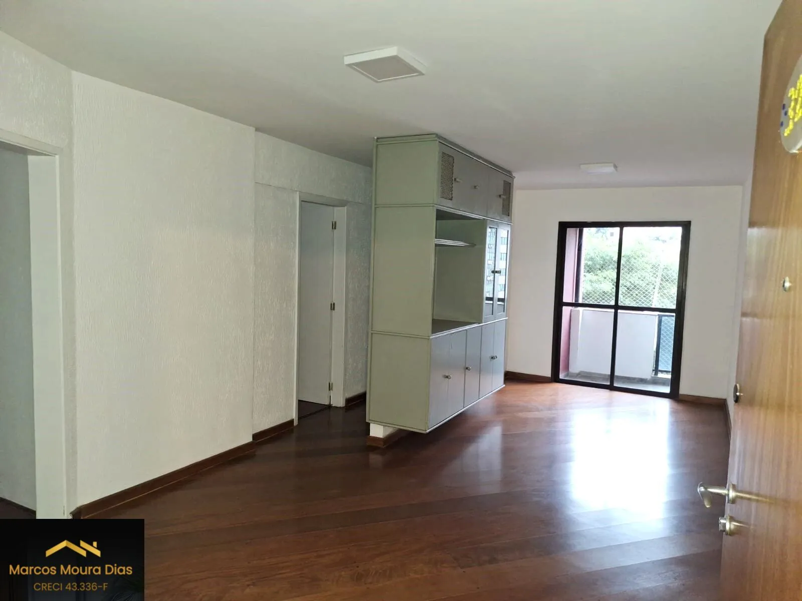Imagem Apartamento com sacada em Pinheiros, 2 dormitórios ( 1 suíte) e 2 vagas,Edifício com Portaria 24 hs, Gerador e Lazer