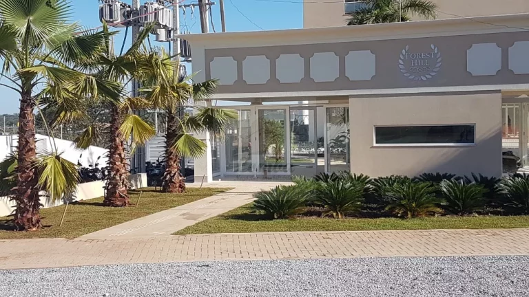 Imagem Luxuosa Mansão suspensa à venda em condomínio - 5 quartos, 5 suítes, 3 salas, 7 banheiros, 4 vagas, 440,65m² - Cuiabá-MT, Jardim Florianópolis.