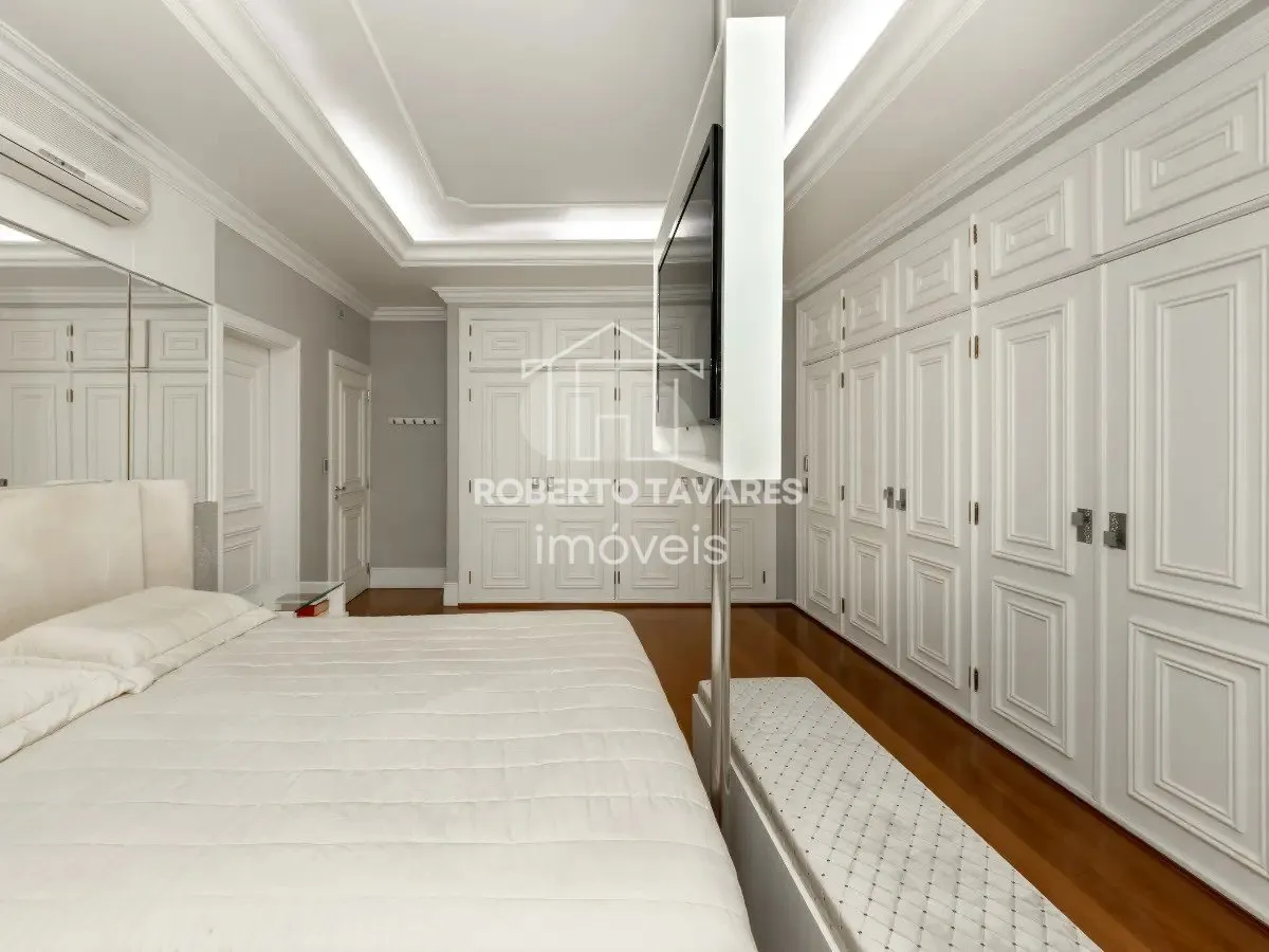 Imagem Apartamento com 392m² área útil - 3 dormitórios (3 suítes) c/ varanda integrada ao living - 1 escritório - 5 banheiros (1 lavabo) - 1 vaga c/ manobrista.