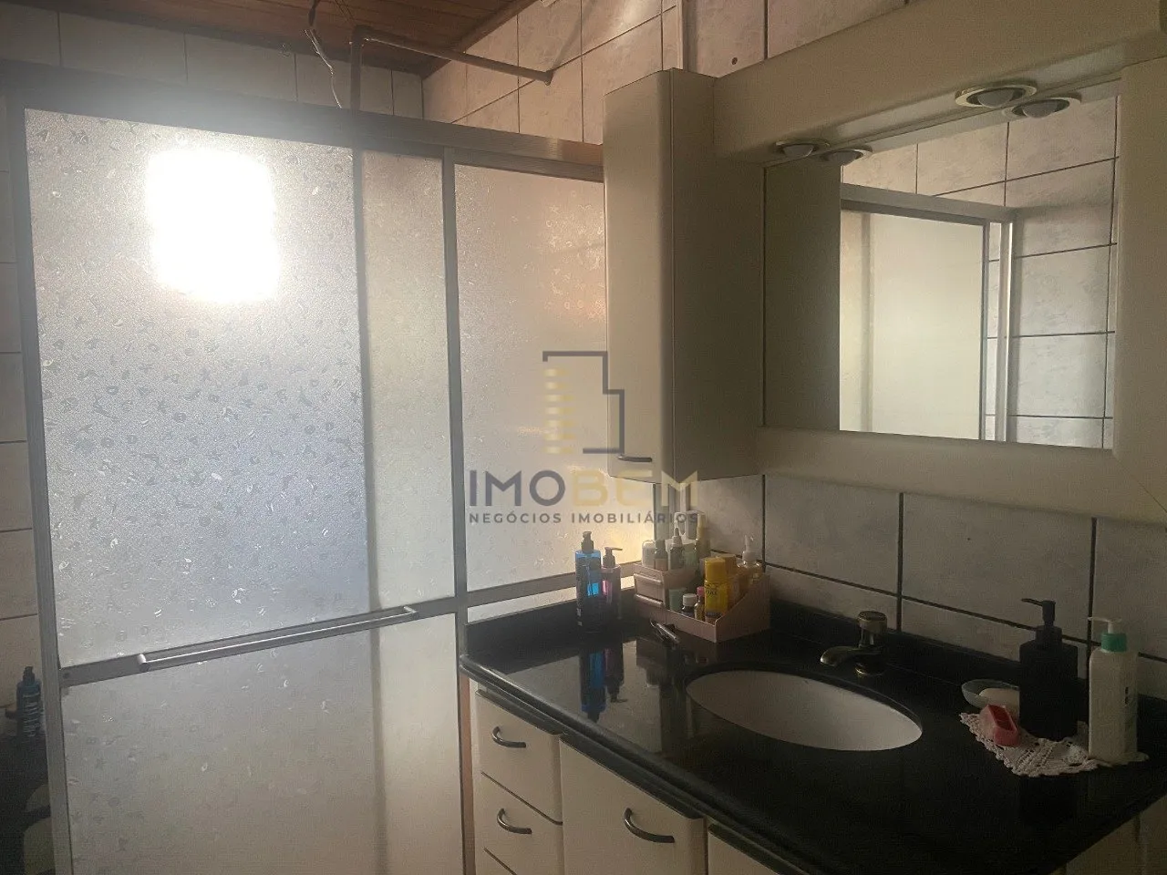 Imagem Encantadora casa à venda no Setor Residencial Sul em Sinop.

Com 180 m² de área total, esta resid...