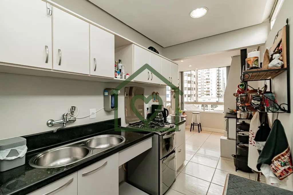 Imagem Apartamento com 3 dormitorios, banheiro social, area de serviço com armarios, banheiro auxiliar, sa...