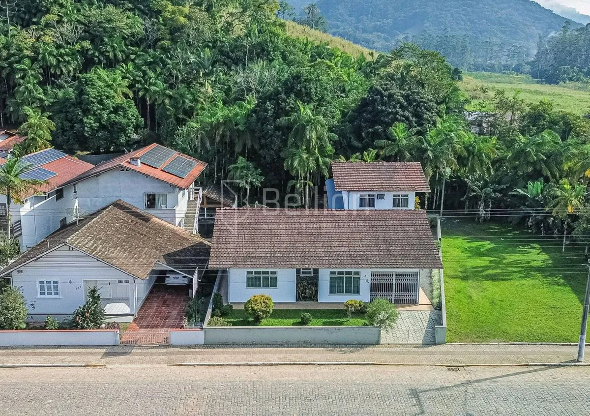 Imagem Casa com amplo terreno e potencial residencial/comercial no Centro de Rio dos Cedros