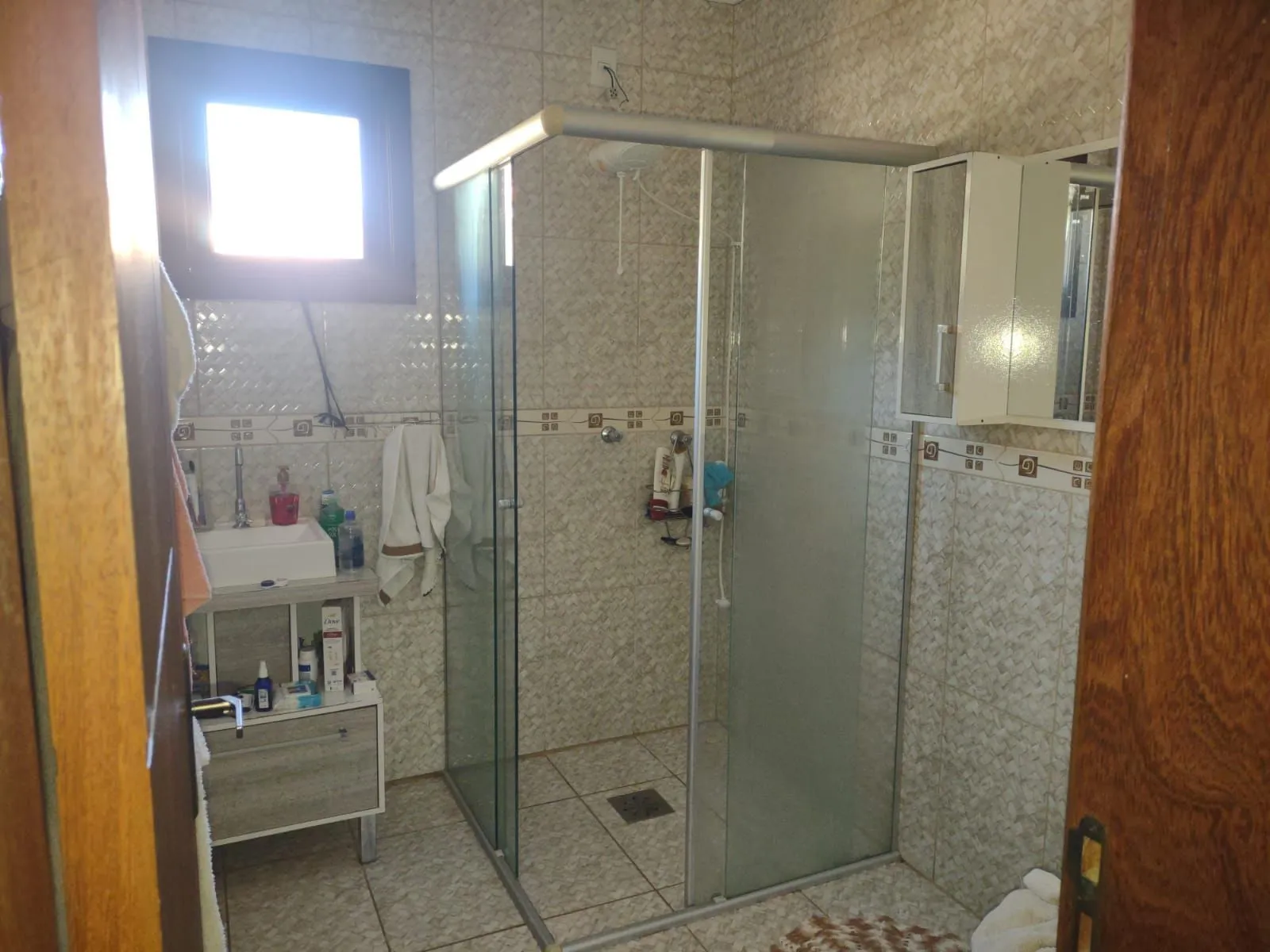 Imagem Casa com 4 quartos, suíte, piscina, lareira, churrasqueira em um terreno de 616m².
