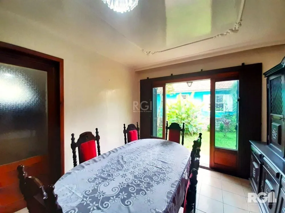 Imagem Casa com 351,60m2 de área construída em propriedade de 743m2 no Bairro Jardim Carvalho.