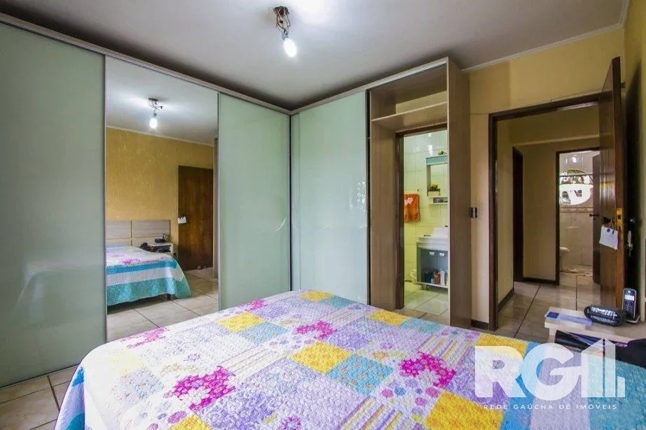 Imagem Linda Casa com cinco dormitórios na Vila Nova