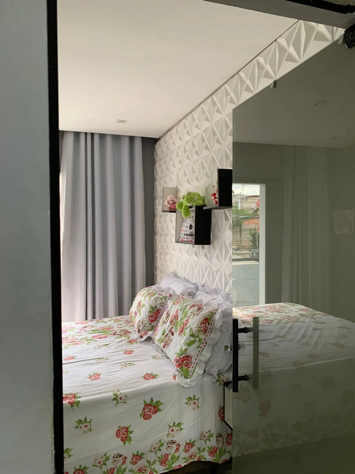 Imagem Casa com Garagem e Salão Comercial à Venda no Jardim Alpes de Sorocaba