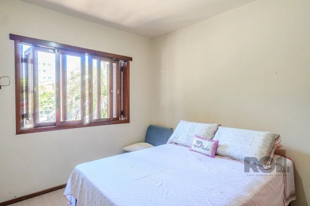 Imagem Casa com 4 dormitórios no bairro Gloria