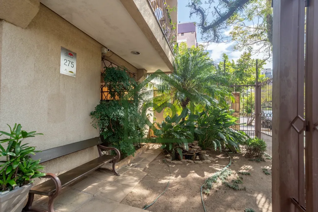 Imagem Excelente apartamento no bairro Menino Deus com 2 dormitórios, sendo 1 suíte. Possui living para 2...