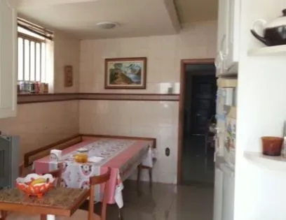 Imagem Casa para Venda - 330m², 5 dormitórios, sendo 1 suites, 7 vagas - Menino Deus