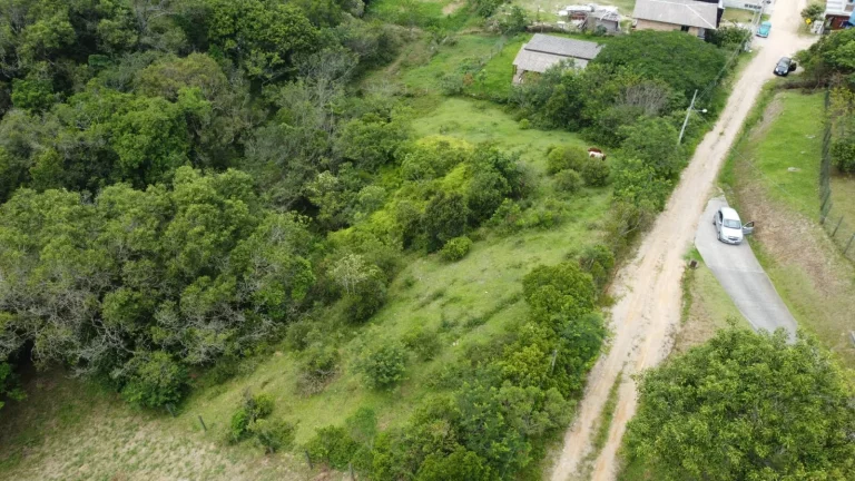Imagem Terreno de 2.492m² à venda em Ambrósio, Garopaba-SC: oportunidade única perto do centro e praias!