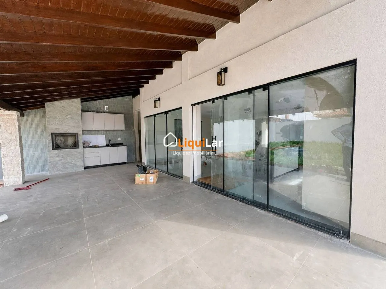 Imagem Sobrado com Aptidão Comercial na Vila Rosa Pires | 4 Quartos, Suíte e Localização Estratégica