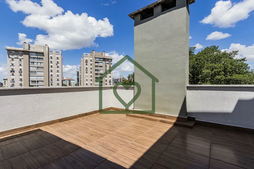 Imagem Linda cobertura duplex reformada situada no coração do Jardim Lindóia em Porto Alegre, Localizada...