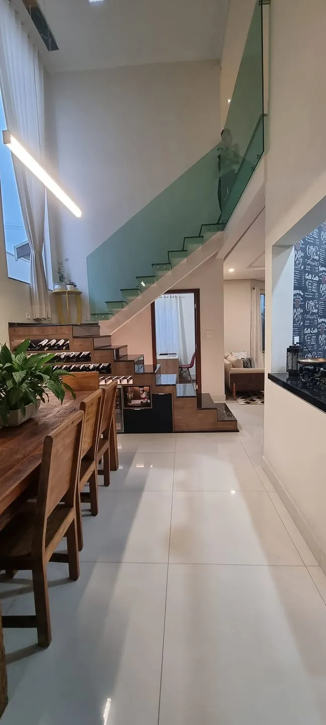 Imagem Magnífica Casa no Condomínio Reserva dos Lagos: Espaços Amplos, Acabamentos de Alto Padrão e Vista Única