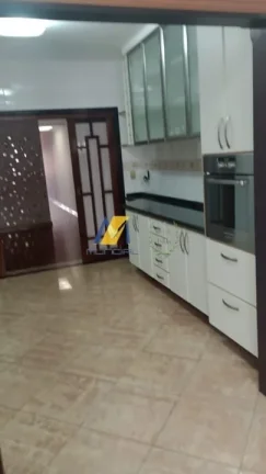 Imagem Sobrado à Venda com 359m², 4 dormitórios, 4 suítes, 1 sala e 5 vagas!!!