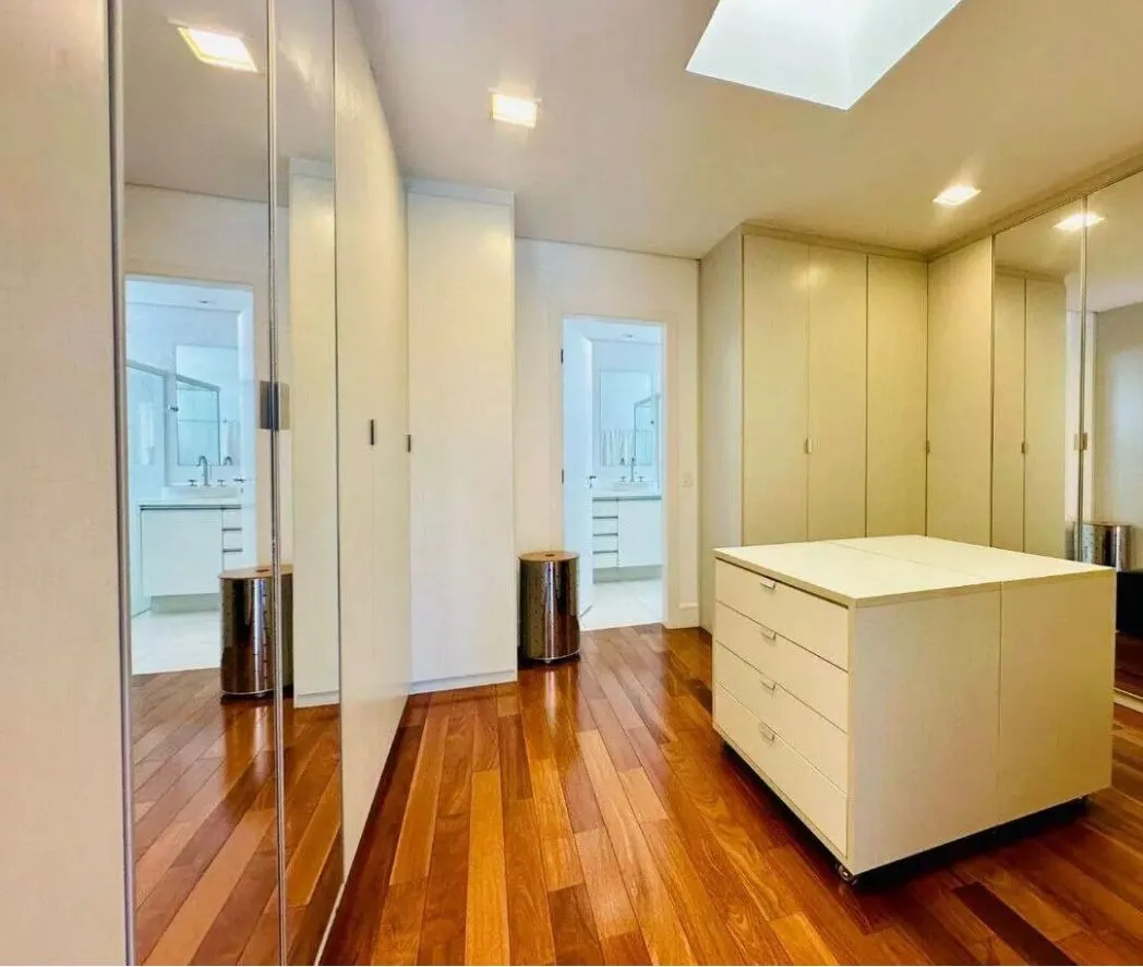 Imagem Casa Sobrado Com Piscina Localizada no Alphaville Residencial Zero!