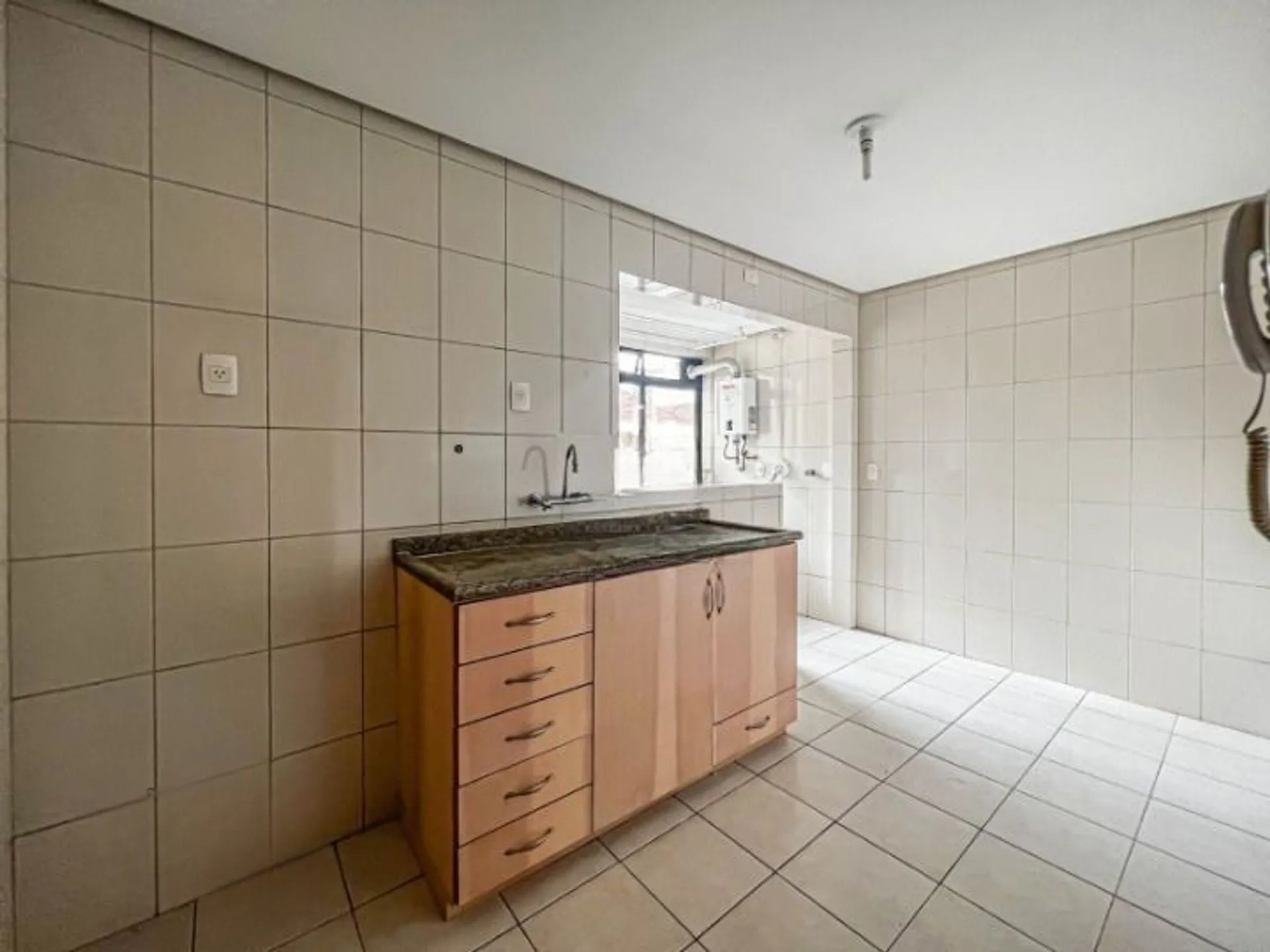 Imagem Apartamento de 3 quartos, suíte e 1 vaga de garagem no bairro Menino Deus em POA